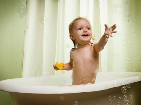 上海热线健康频道-- 宝宝爱洗泡泡澡危害却真不少?