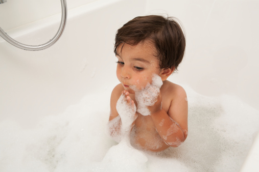 上海热线健康频道-- 宝宝爱洗泡泡澡危害却真不少?