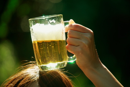 研究发现冬天喝啤酒有助防感冒