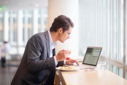 上海热线健康频道-- 超长时间使用电脑如同慢性自杀