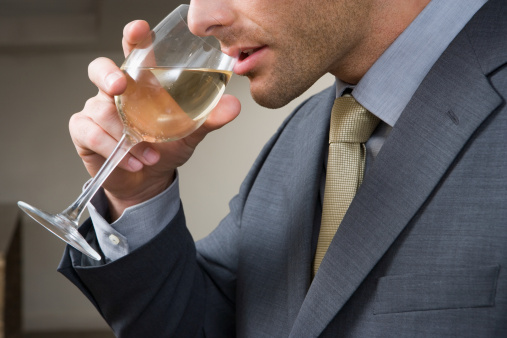 酒精肝高危不可看脸色喝酒