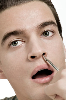 男人拔胡子和鼻毛容易招来疾病